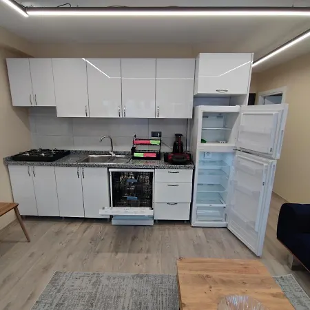 Apartament Oezyuerek House Stambuł