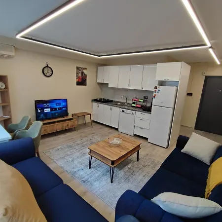 Oezyuerek House Apartament